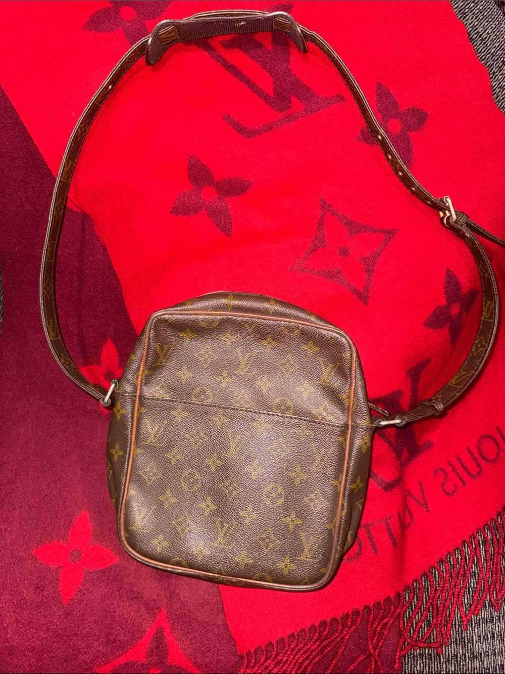 Louis Vuitton vintage Marceau Crossbody bag. Super rare in this condition! 🔥